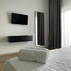 Ladi 4*, Tirana Albânia